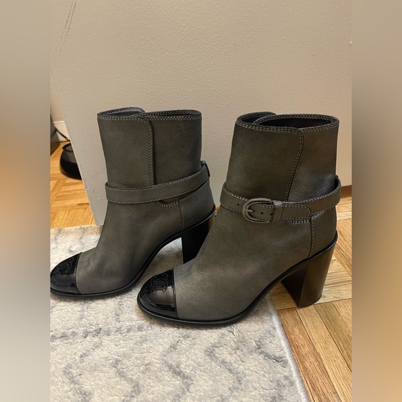 CHANEL Mid Heel Gray and Black Boots - Picture 6 of 6